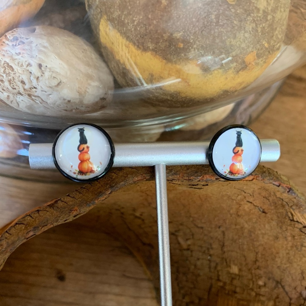 Black cat on pumpkins earrings, NWT, handmade, pet